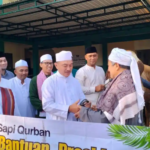 Penyerahan Sapi Kurban Presiden oleh Plh Wali Kota Bekasi