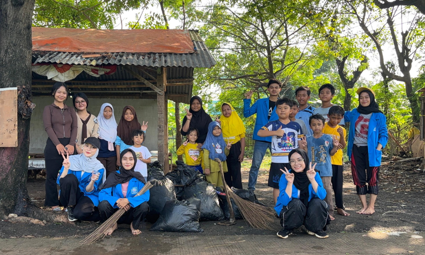 Menumbuhkan Jiwa Kepedulian: Mahasiswa Manajemen UBSI Gelar Kerja Bakti di Lapangan Manuk Dadali, Cikarang Utara