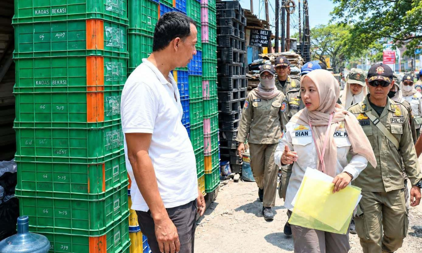 Tertibkan Area Tol Japek KM 27-28, Pemkab Bekasi Mulai Gencarkan Sosialisasi